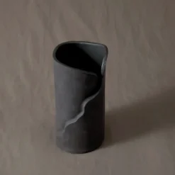 Eliza Vase Raw Black