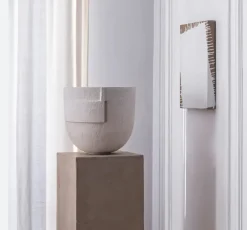 Incisia Forma White Vase